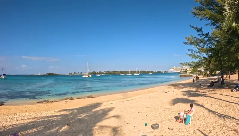 Sunny beach in Nassau with boats in the turquoise water